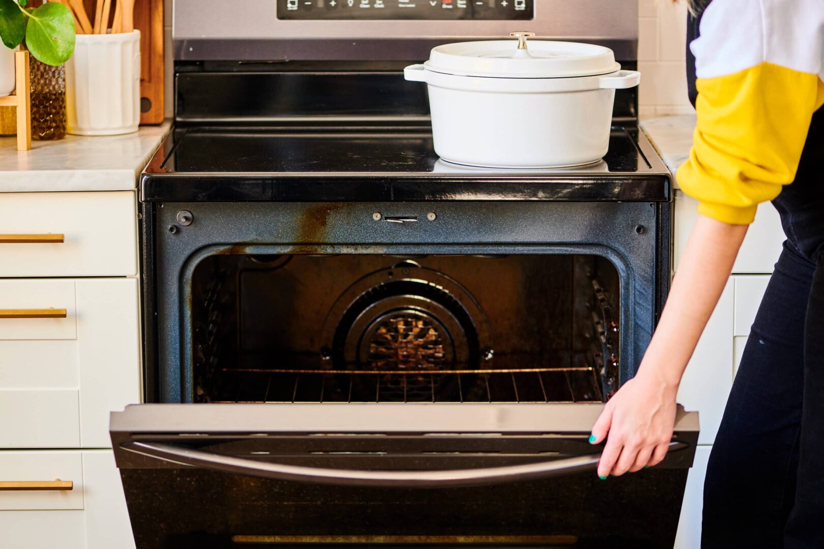 What's the Best way to Clean Your Oven_ A Practical Guide Bumble Bee